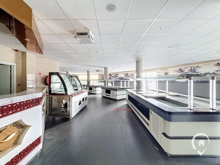 Condrogest - Surface commerciale de 440 m² à vendre au cœur de Dinant