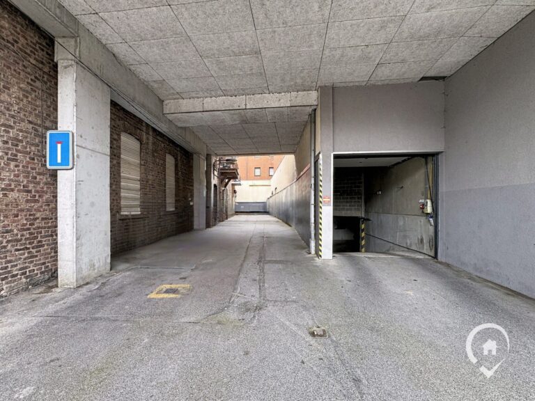 Condrogest - Surface commerciale de 440 m² à vendre au cœur de Dinant
