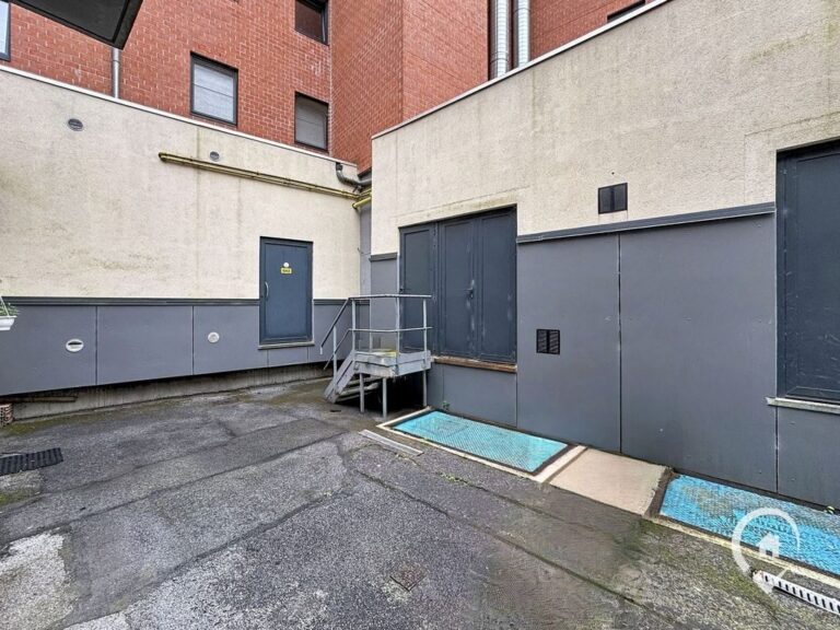 Condrogest - Surface commerciale de 440 m² à vendre au cœur de Dinant