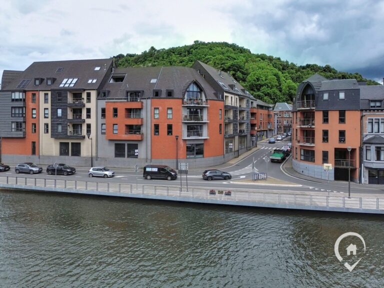Condrogest - Surface commerciale de 440 m² à vendre au cœur de Dinant