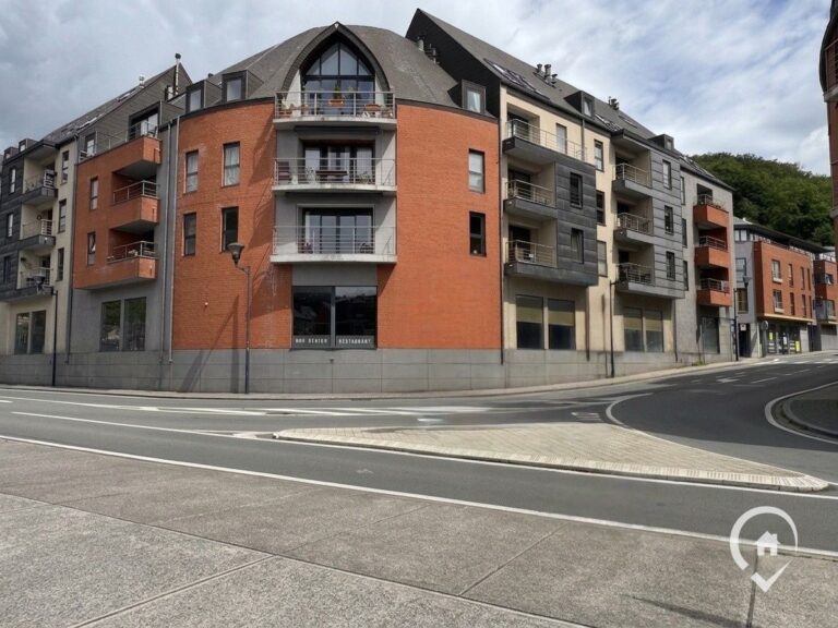 Condrogest - Surface commerciale de 440 m² à vendre au cœur de Dinant