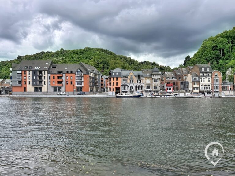 Condrogest - Surface commerciale de 440 m² à vendre au cœur de Dinant