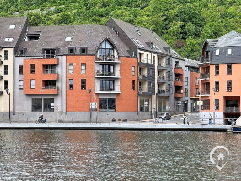 Condrogest - Surface commerciale de 440 m² à vendre au cœur de Dinant