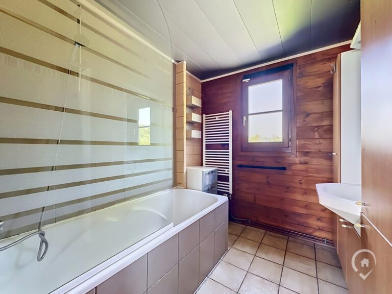 Condrogest - SOUS OPTION !!! Chalet au calme en zone d'habitat à vendre à Forzée