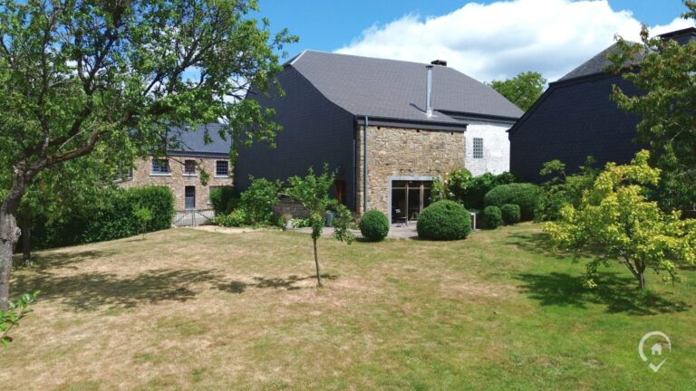 Condrogest - Maison de caractère de 215m² habitable + 114m² facilement aménageable.