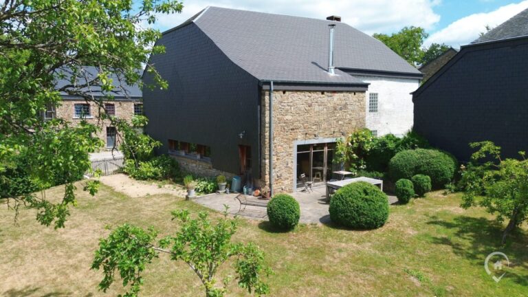 Condrogest - Maison de caractère de 215m² habitable + 114m² facilement aménageable.