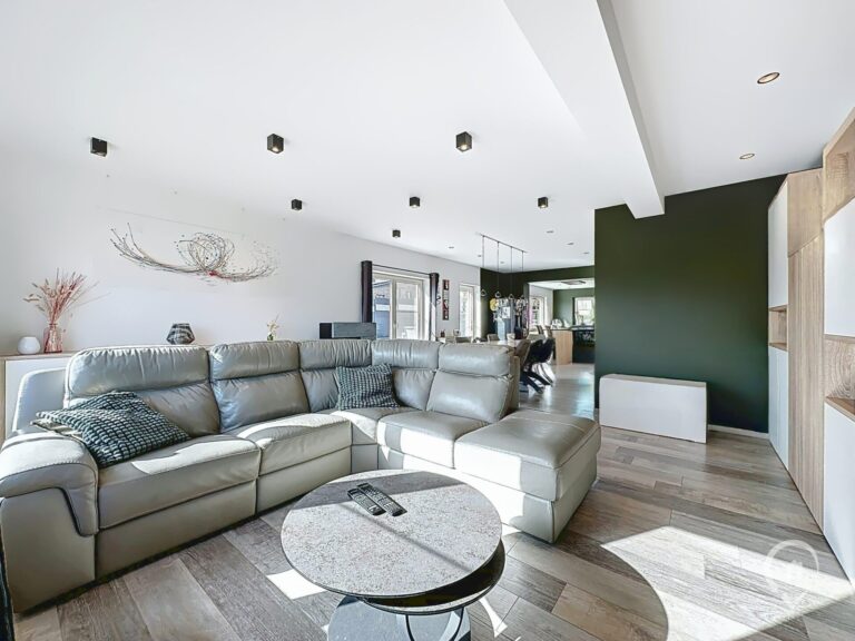 Condrogest - VENDU !!! Maison rénovée à vendre avec un entrepôt à Baillonville