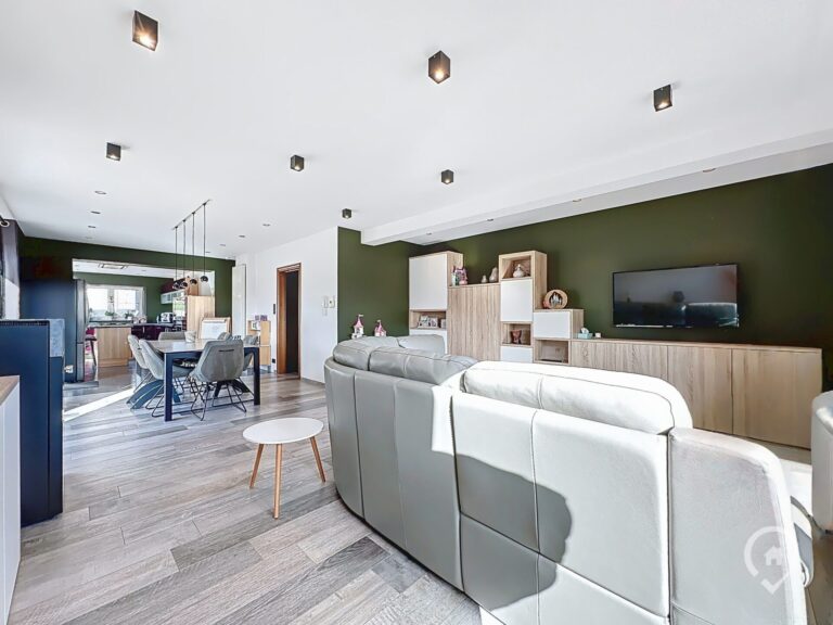 Condrogest - VENDU !!! Maison rénovée à vendre avec un entrepôt à Baillonville