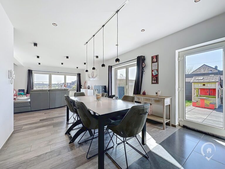 Condrogest - VENDU !!! Maison rénovée à vendre avec un entrepôt à Baillonville