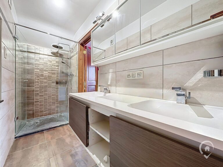Condrogest - VENDU !!! Maison rénovée à vendre avec un entrepôt à Baillonville