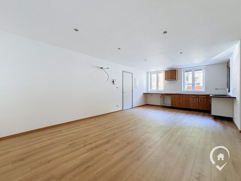 Condrogest - Appartement rénové avec terrasse à vendre à Hastière