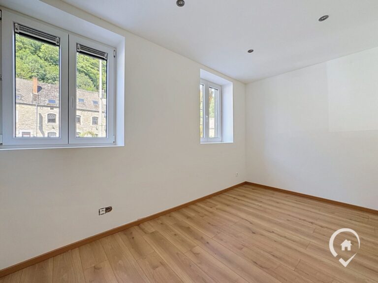 Condrogest - Appartement rénové avec terrasse à vendre à Hastière