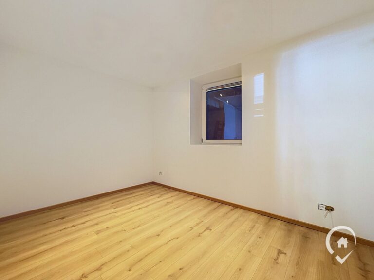 Condrogest - Appartement rénové avec terrasse à vendre à Hastière