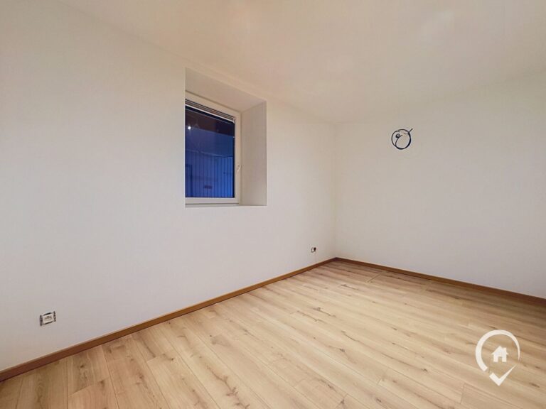 Condrogest - Appartement rénové avec terrasse à vendre à Hastière