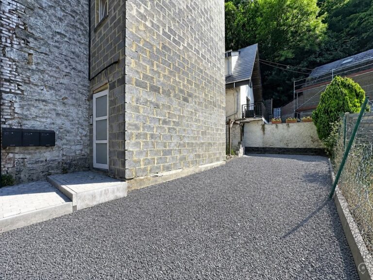 Condrogest - Appartement rénové avec terrasse à vendre à Hastière