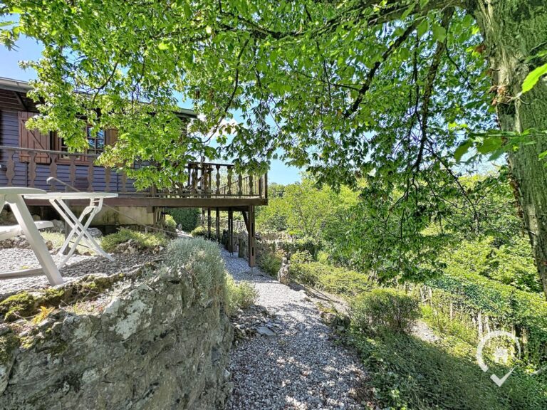Condrogest - Chalet meublé exploité en gîte à vendre à Dinant