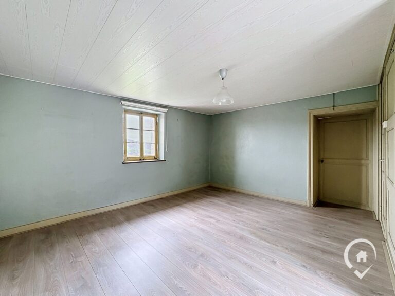 Condrogest - Fermette à rénover avec vue panoramique à vendre à Godinne