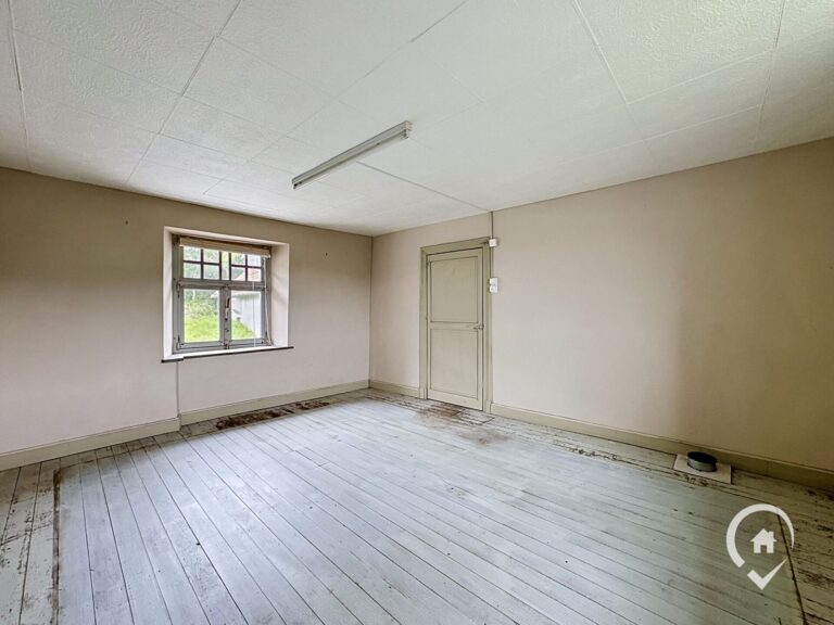 Condrogest - Fermette à rénover avec vue panoramique à vendre à Godinne