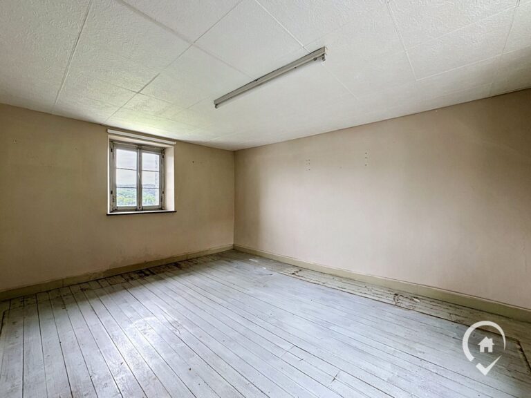 Condrogest - Fermette à rénover avec vue panoramique à vendre à Godinne