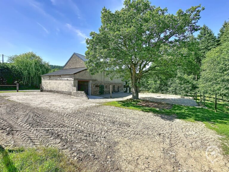 Condrogest - SOUS OPTION !!! Maison avec grange et 1,23 ha de terrain à vendre à Harsin
