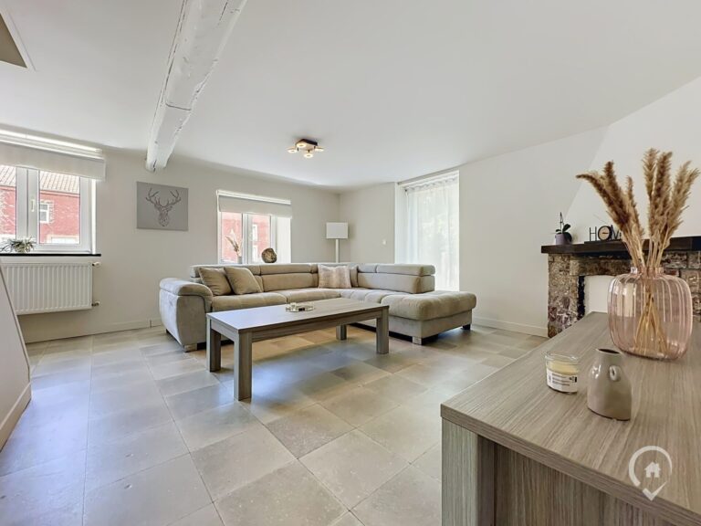 Condrogest - SOUS OPTION !!! Maison avec grange et 1,23 ha de terrain à vendre à Harsin