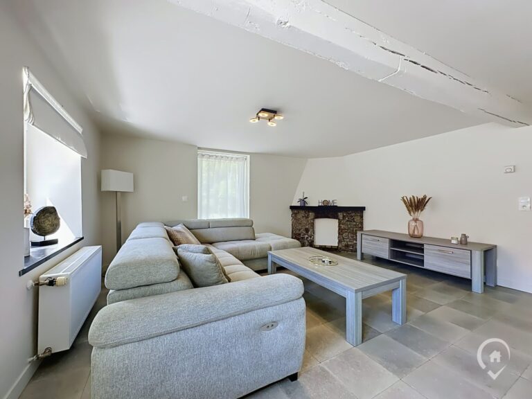 Condrogest - SOUS OPTION !!! Maison avec grange et 1,23 ha de terrain à vendre à Harsin