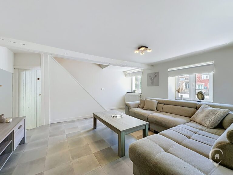 Condrogest - SOUS OPTION !!! Maison avec grange et 1,23 ha de terrain à vendre à Harsin