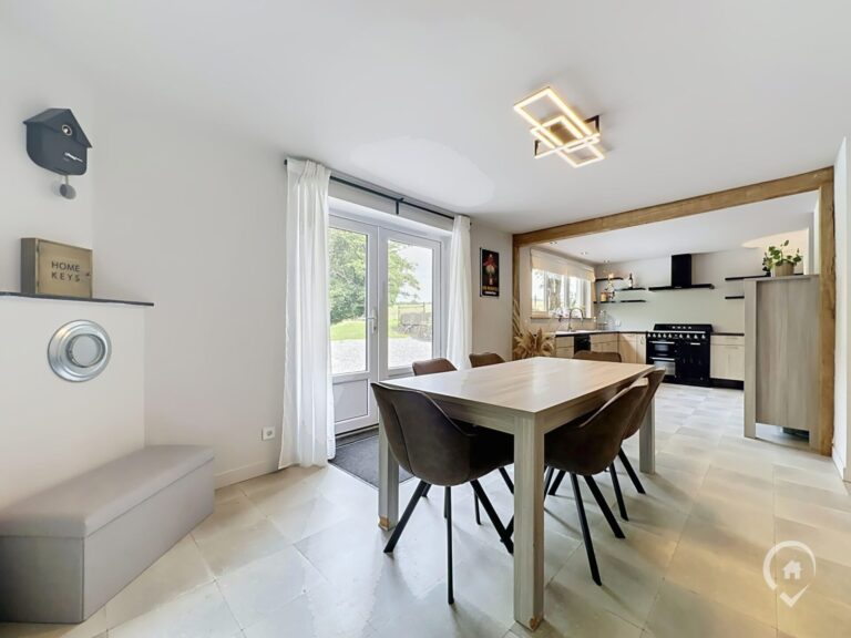 Condrogest - SOUS OPTION !!! Maison avec grange et 1,23 ha de terrain à vendre à Harsin