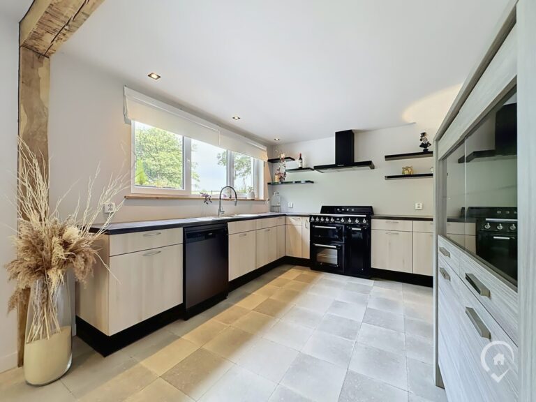 Condrogest - SOUS OPTION !!! Maison avec grange et 1,23 ha de terrain à vendre à Harsin