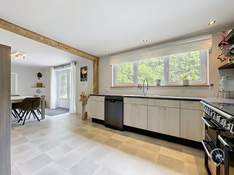 Condrogest - SOUS OPTION !!! Maison avec grange et 1,23 ha de terrain à vendre à Harsin