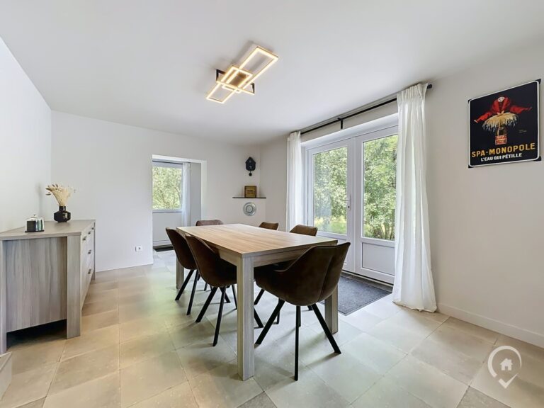 Condrogest - SOUS OPTION !!! Maison avec grange et 1,23 ha de terrain à vendre à Harsin