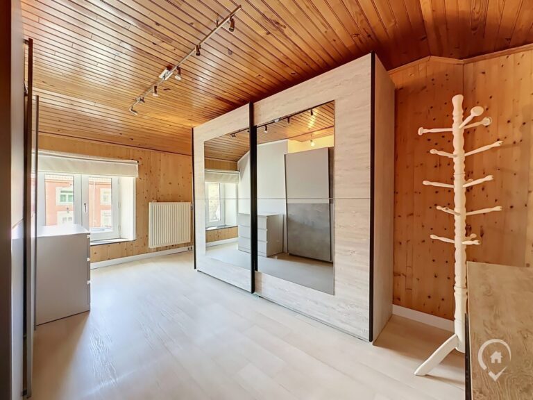 Condrogest - SOUS OPTION !!! Maison avec grange et 1,23 ha de terrain à vendre à Harsin