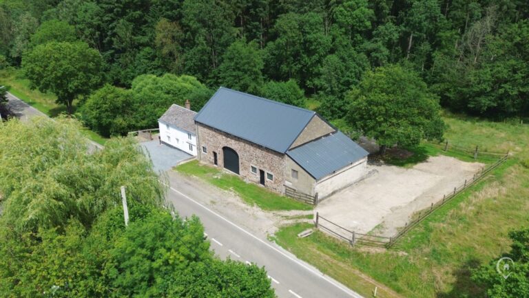 Condrogest - SOUS OPTION !!! Maison avec grange et 1,23 ha de terrain à vendre à Harsin