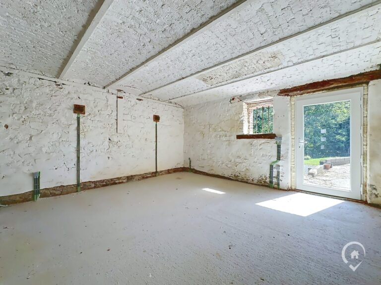 Condrogest - SOUS OPTION !!! Maison avec grange et 1,23 ha de terrain à vendre à Harsin