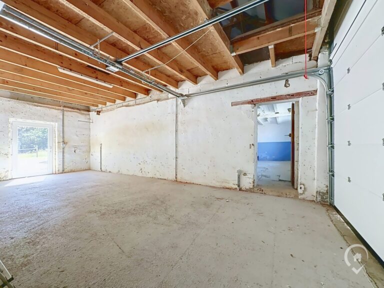 Condrogest - SOUS OPTION !!! Maison avec grange et 1,23 ha de terrain à vendre à Harsin