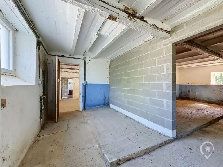Condrogest - SOUS OPTION !!! Maison avec grange et 1,23 ha de terrain à vendre à Harsin