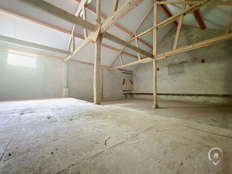 Condrogest - SOUS OPTION !!! Maison avec grange et 1,23 ha de terrain à vendre à Harsin