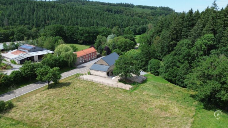 Condrogest - SOUS OPTION !!! Maison avec grange et 1,23 ha de terrain à vendre à Harsin