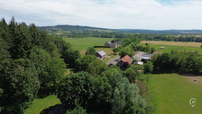 Condrogest - SOUS OPTION !!! Maison avec grange et 1,23 ha de terrain à vendre à Harsin