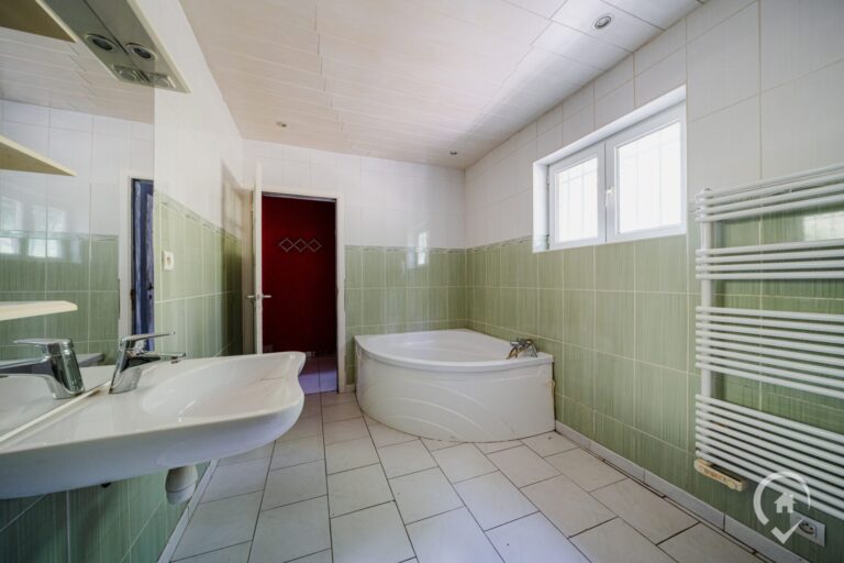 Condrogest - Maison de plain-pied 4 chambres à vendre à Inzemont