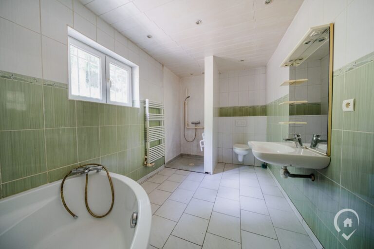 Condrogest - Maison de plain-pied 4 chambres à vendre à Inzemont
