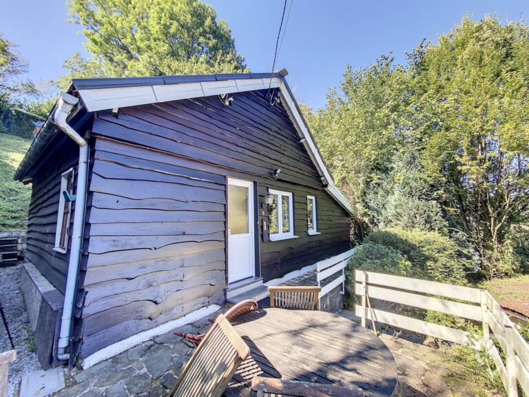 Condrogest - Chalet 1 chambre à vendre sur les hauteurs de Dinant