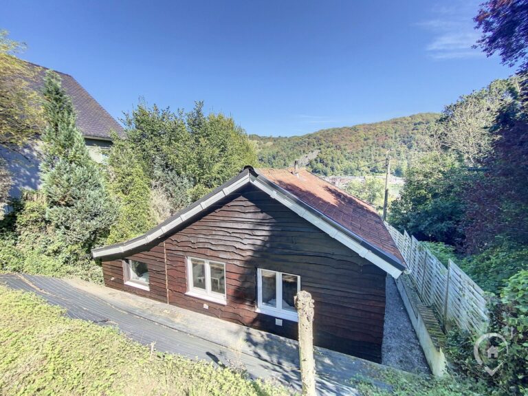 Condrogest - Chalet 1 chambre à vendre sur les hauteurs de Dinant