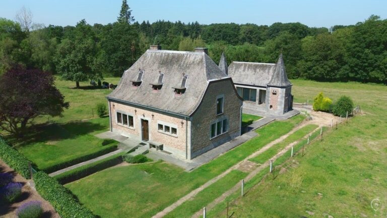 Condrogest - SOUS OPTION !!! Maison de caractère avec annexes à vendre à Porcheresse