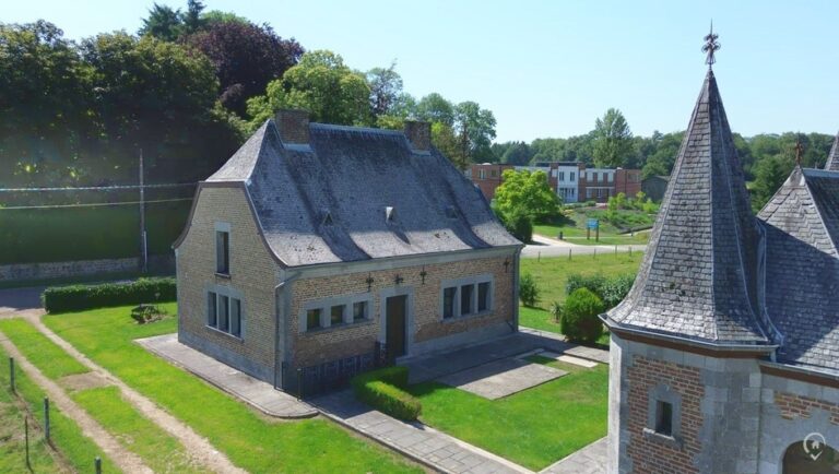 Condrogest - SOUS OPTION !!! Maison de caractère avec annexes à vendre à Porcheresse