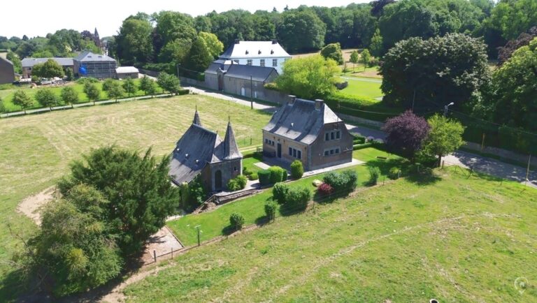 Condrogest - SOUS OPTION !!! Maison de caractère avec annexes à vendre à Porcheresse