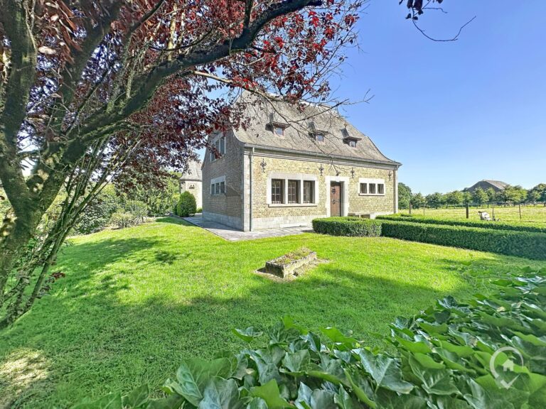Condrogest - SOUS OPTION !!! Maison de caractère avec annexes à vendre à Porcheresse