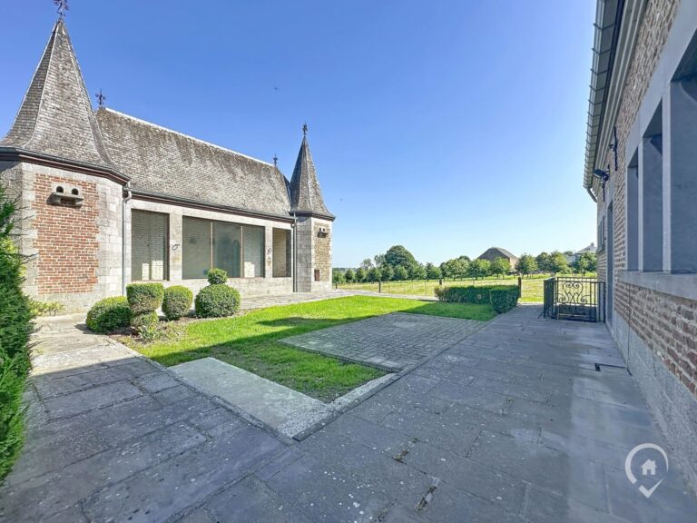 Condrogest - SOUS OPTION !!! Maison de caractère avec annexes à vendre à Porcheresse