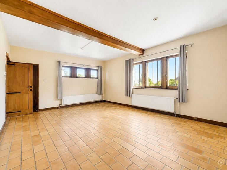 Condrogest - SOUS OPTION !!! Maison de caractère avec annexes à vendre à Porcheresse