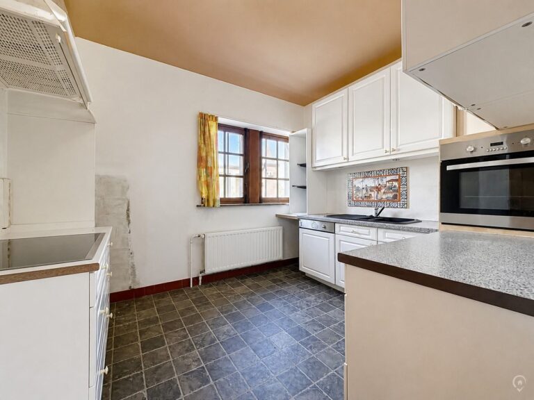Condrogest - SOUS OPTION !!! Maison de caractère avec annexes à vendre à Porcheresse